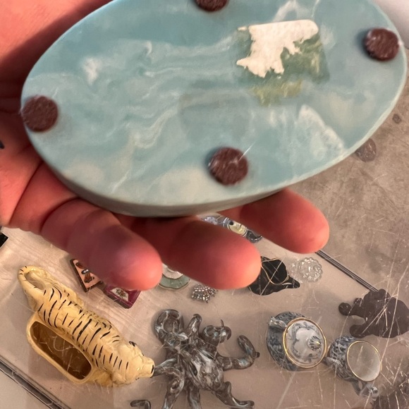 Blue and White Incolay Butterfly Stone Box - Picture 4 of 4